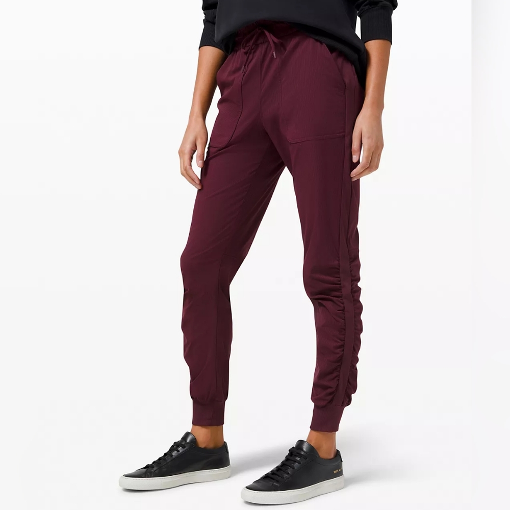 Lululemon Beyond the Studio Jogger
Cassis Size 12